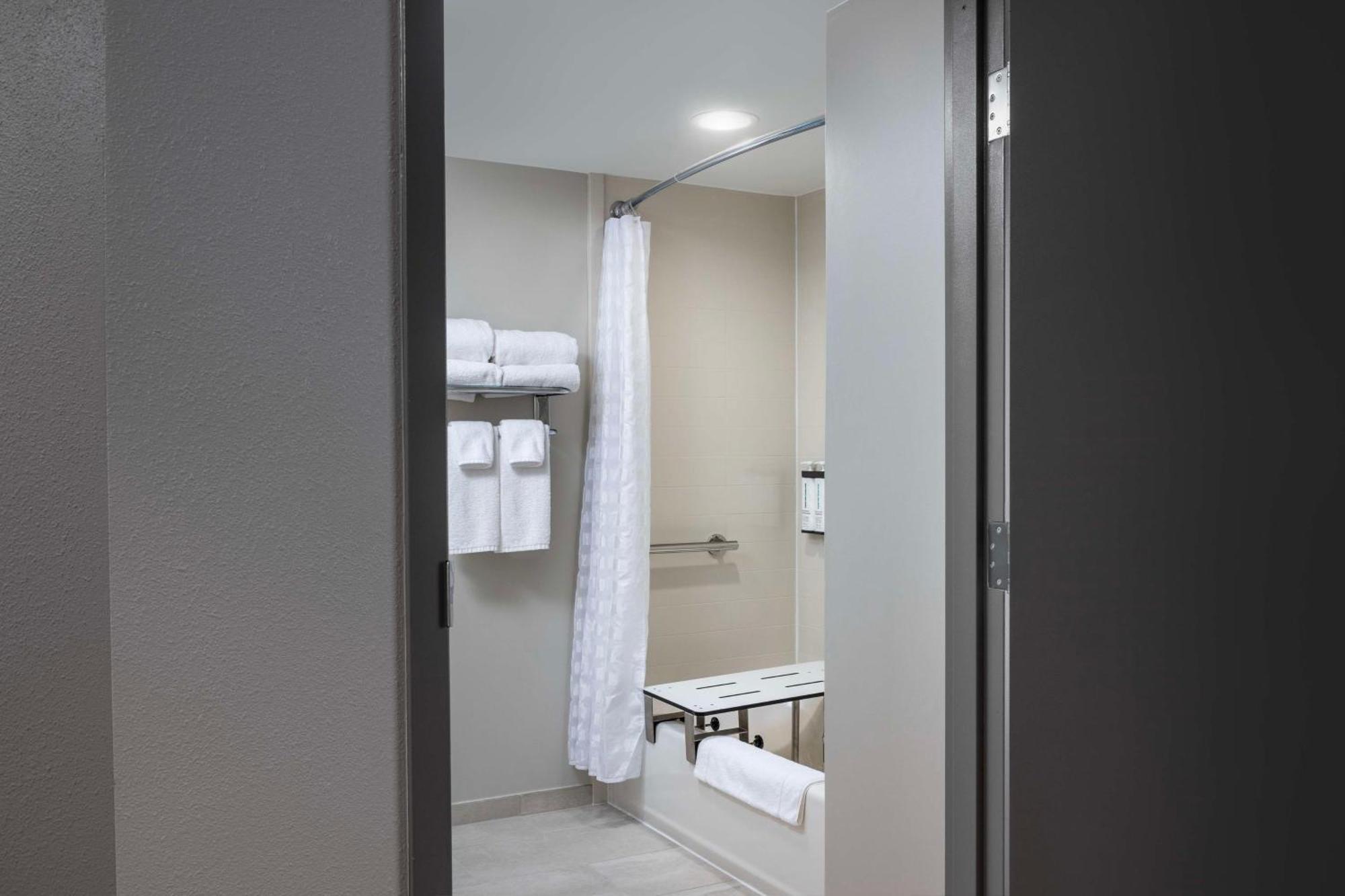 Hyatt Place Detroit/Utica Bagian luar foto