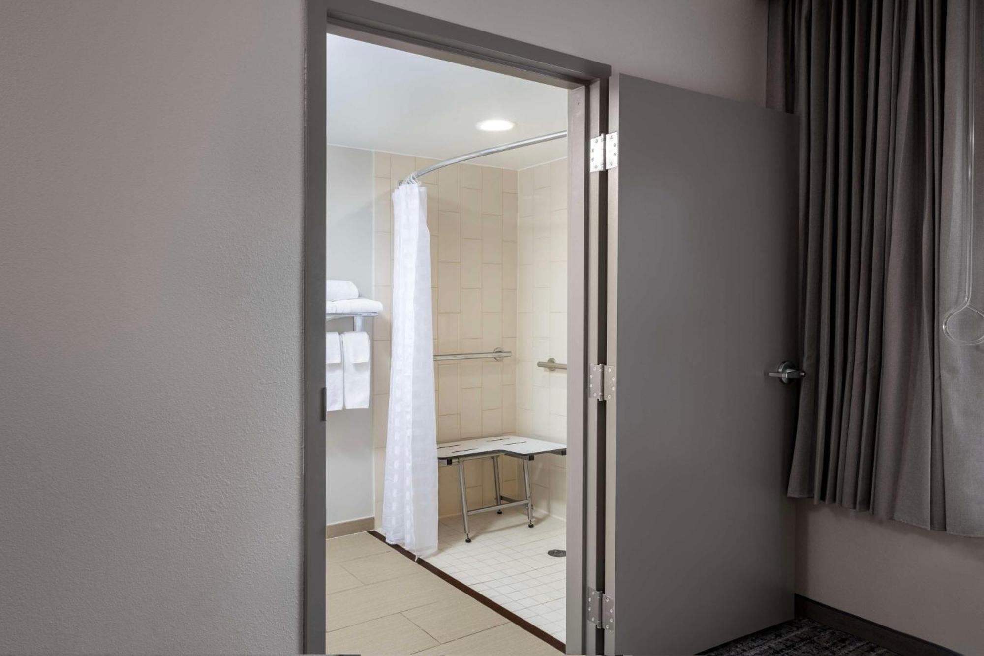 Hyatt Place Detroit/Utica Bagian luar foto