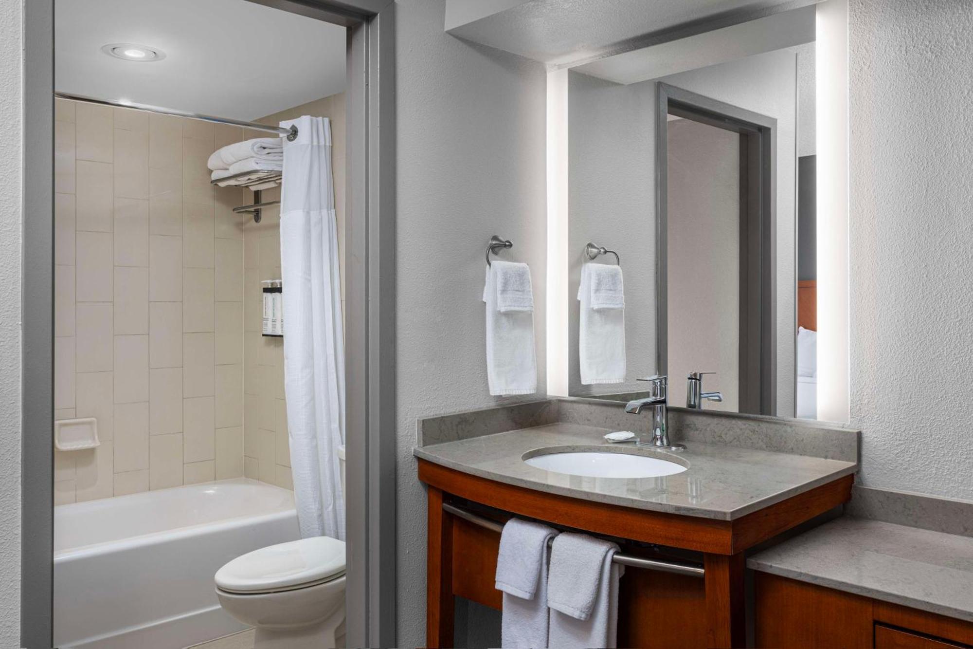 Hyatt Place Detroit/Utica Bagian luar foto